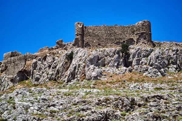 Rodos adasındaki Joannite Düzeni 'nin taş şatosunun kalıntıları.