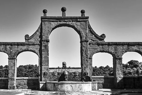 Detalj Gammal Sten Akvedukt Staden Pitigliano Italien Monokrom — Stockfoto