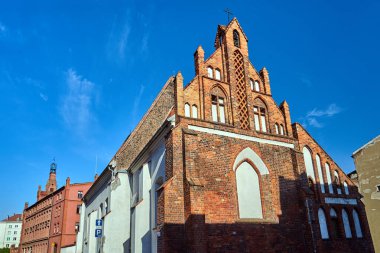 Poznan 'da bir ortaçağ Katolik kilisesi ve tarihi konutlar.