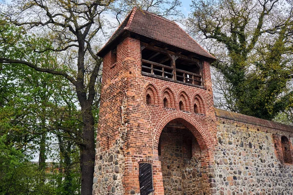 Μεσαιωνική Οχύρωση Της Πύλης Της Πόλης Στο Neuebrandemburg Της Γερμανίας — Φωτογραφία Αρχείου