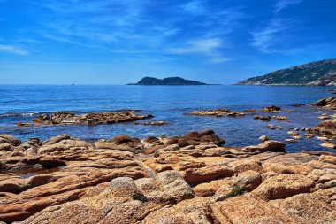 Fransa 'da Akdeniz kıyısındaki kaya ve kayalar