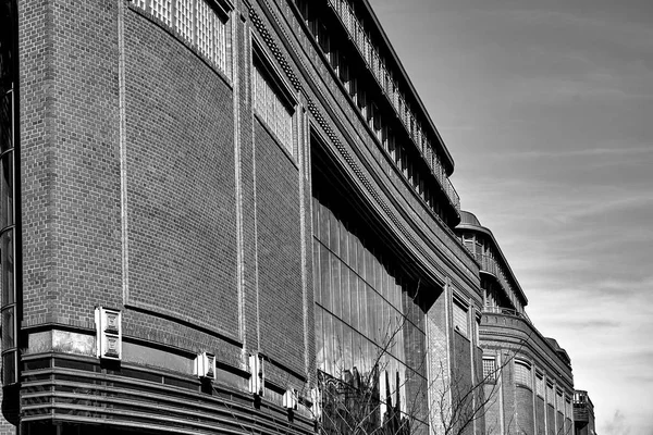 Facciata Edificio Ristrutturato Vecchio Birrificio Nella Città Poznan Monocromatico — Foto Stock