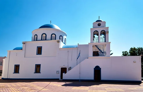 Igreja Ortodoxa Com Uma Cúpula Torre Sineira Ilha Kos Grécia — Fotografia de Stock