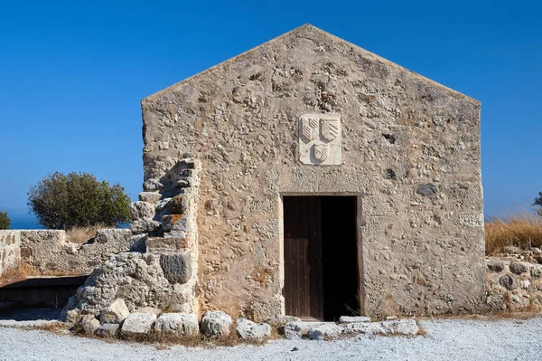 コス島のヴェネツィア中世の要塞の遺跡で石造りの建物 — ストック写真