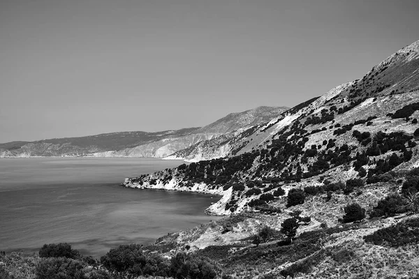 Costa Rocciosa Sull Isola Cefalonia Grecia Monocromatica — Foto Stock