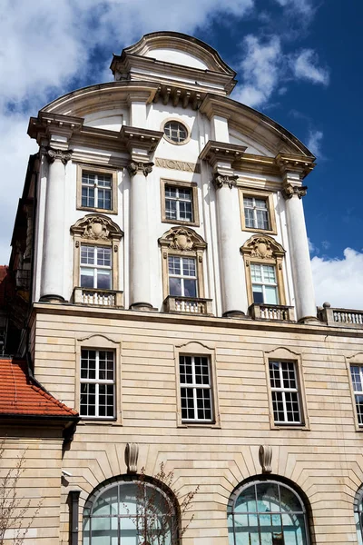 Gevel Van Een Historisch Huurhuis Met Zuilen Stad Poznan — Stockfoto