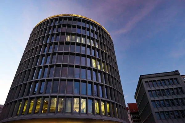 Elevación Edificio Modernista Redondo Por Noche Poznan — Foto de Stock