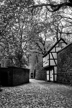 Almanya 'da Neuebrandemburg' da tek renkli bir bina.