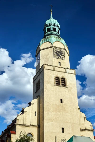 Poznan Daki Tarihi Kilisenin Çan Kulesinin Saati — Stok fotoğraf