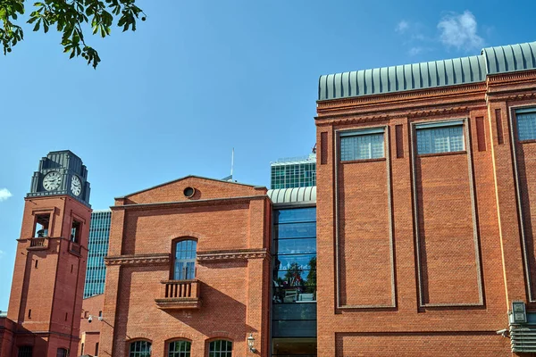 Uhrturm Und Gebäude Der Ehemaligen Brauerei Der Stadt Poznan — Stockfoto
