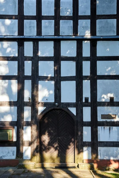 Стена Дверь Полудеревянной Исторической Церкви Польше — стоковое фото