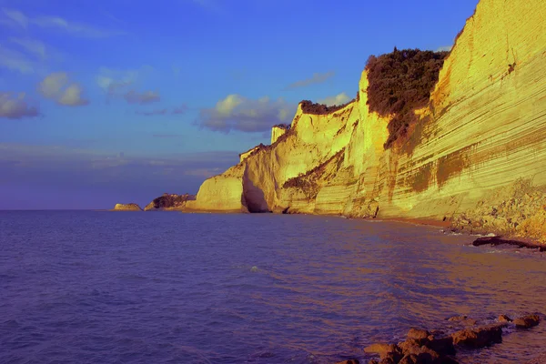 Cliff Etkilenmeler sahil — Stok fotoğraf
