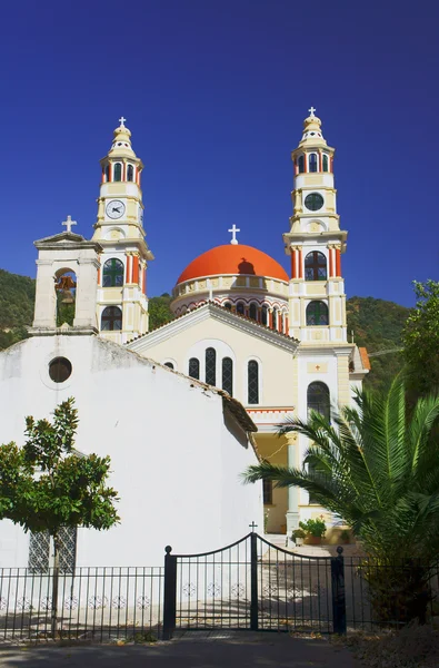 Capela ortodoxa e uma igreja — Fotografia de Stock