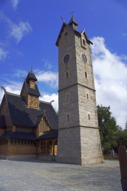 Taş kule ve Tapınak