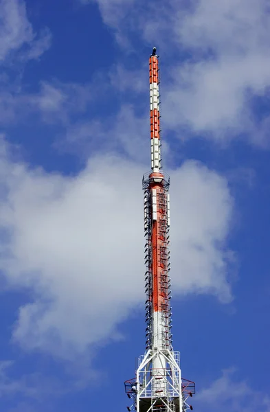 Telecommunications antenna tower — Stock Photo, Image