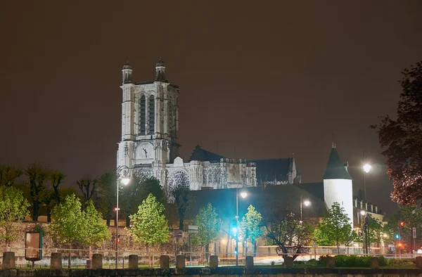 Catedral en Troyes por la noche — Foto de Stock