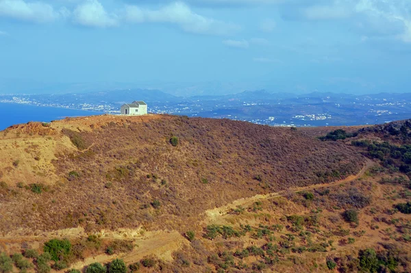 Православная часовня на вершине холма — стоковое фото