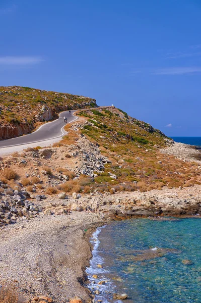 Tour à vélo le long de la côte de la mer — Photo