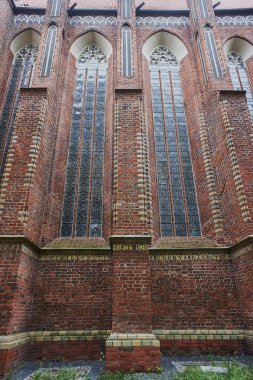 Ortaçağ kilise içinde Gotik pencere eşiği