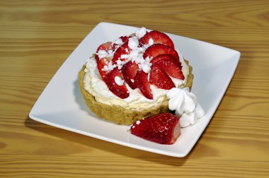 kek krem şanti ve çilek