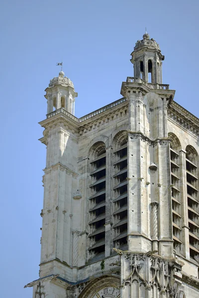 Torentje gotische gevel van de kerk — Stockfoto