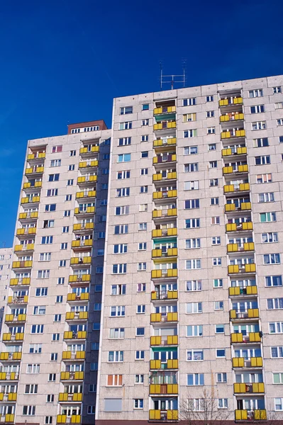 住宅の高層建物のファサード — ストック写真