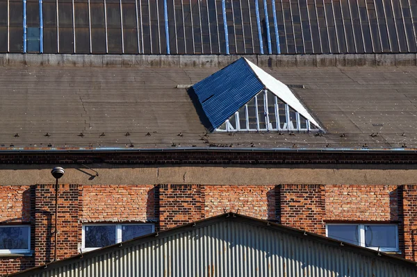 Fragmento de un edificio industrial —  Fotos de Stock