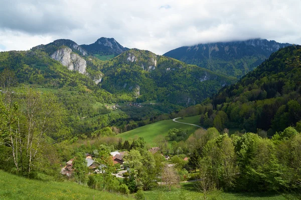 Paesaggio montano nelle Alpi — Foto Stock