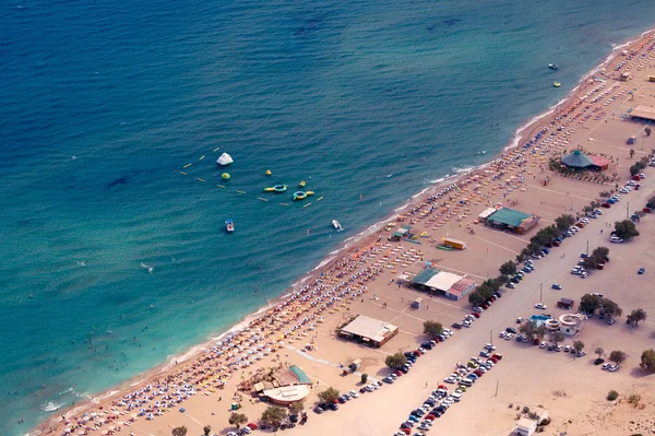 Ludzie na plaży. — Zdjęcie stockowe