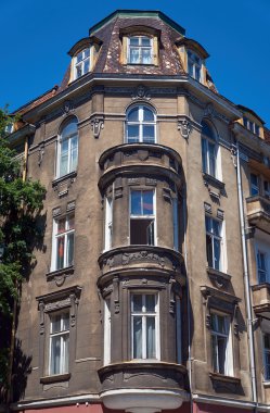 Taret ve cephe Art Nouveau yapı