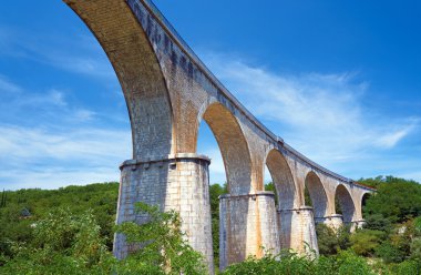 Nehir Ardèche içinde taş, demiryolu viyadük