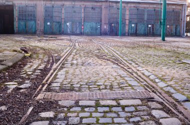 Terk edilmiş tramvay depo