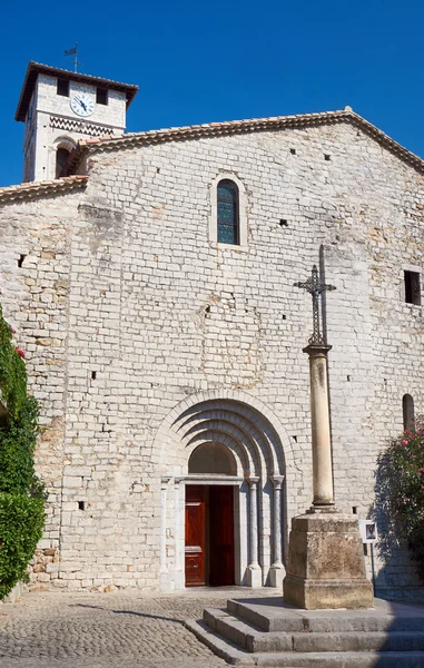 La fachada de una iglesia medieval — Foto de Stock