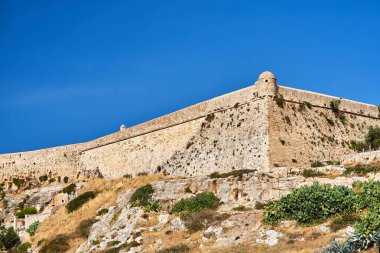 Yunanistan 'ın Girit adasındaki Venedik kalesinin taş tahkimatları