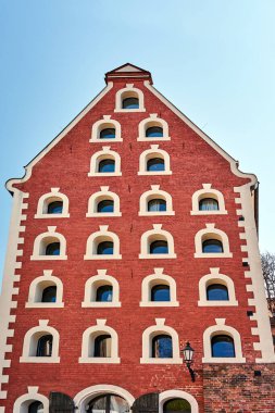 Polonya, Torun 'da bir ortaçağ Gotik ambarı cephesi