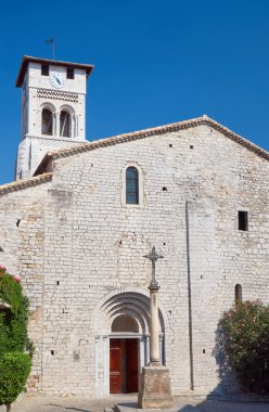 Bir ortaçağ kilise cephe