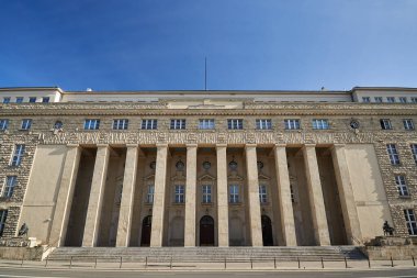 Poznan, Polonya 'daki tarihi üniversite binasının cephesi