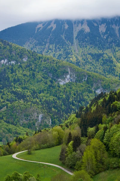 Paesaggio montano nelle Alpi — Foto Stock