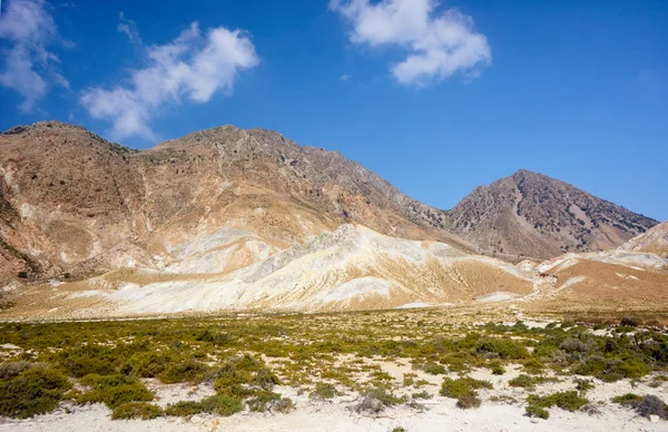 Kayalık dağ tepe — Stok fotoğraf