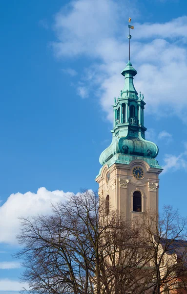 A torre da igreja da antiga igreja protestante — Fotografia de Stock