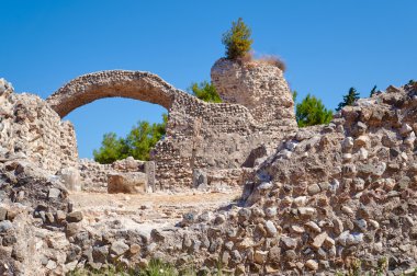 Antik yapıların kalıntıları