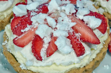 kek krem şanti ve çilek