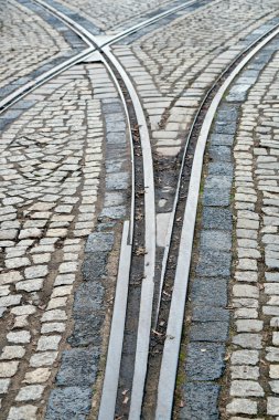 Demiryolu tramvay ve Arnavut kaldırımlı sokak