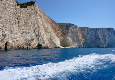 Beyaz rock uçurum Adası Zakyntos üzerinde