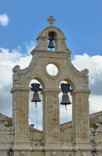 Der Glockenturm des orthodoxen Klosters — Stockfoto