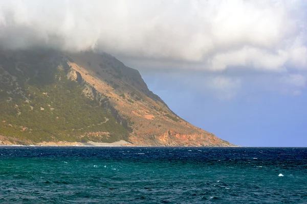 Bergssidan på kusten — Stockfoto