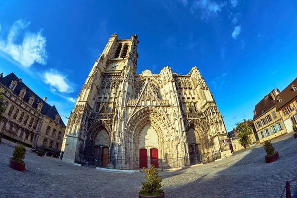 Front van de kathedraal van troyes — Stockfoto