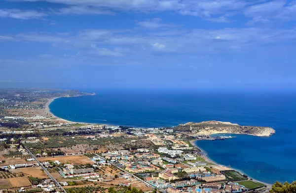 Miasta i plaży nad zatoką na wyspie Rodos — Zdjęcie stockowe