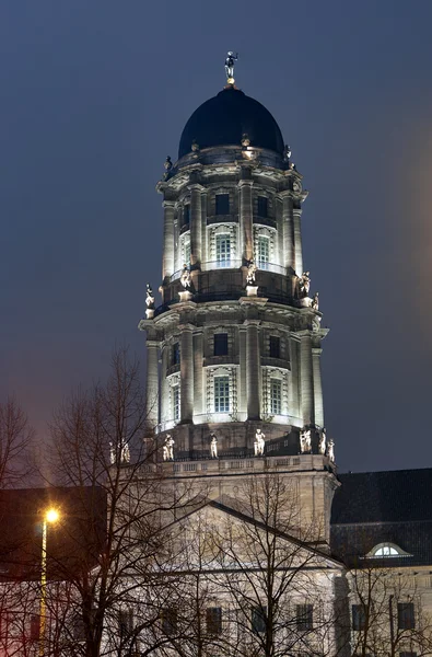 新古典主义塔在晚上 — 图库照片