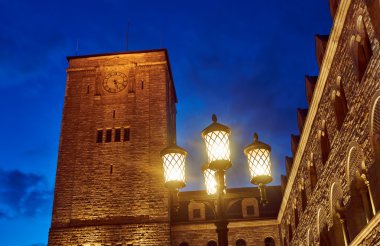 Geceleri Imperial castle kulede Poznan